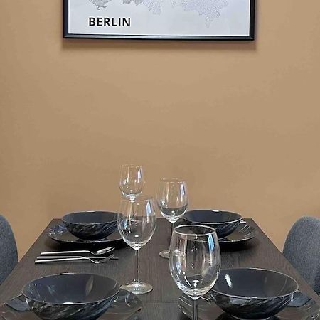 2 Zimmer Apartment Mit Parkplatz Berlin Luaran gambar