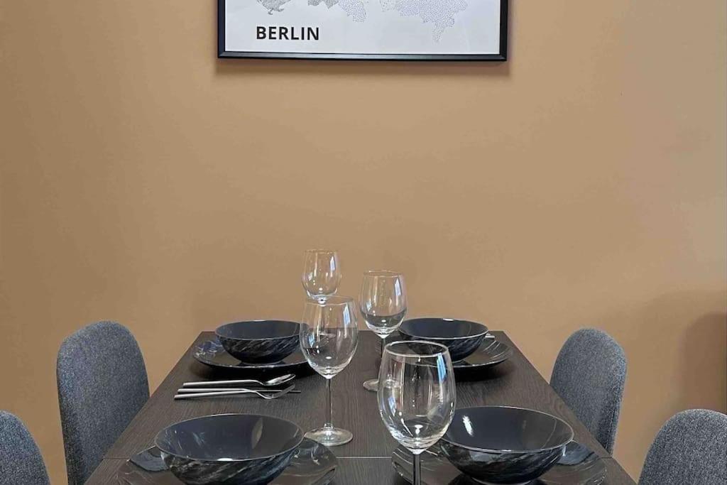2 Zimmer Apartment Mit Parkplatz Berlin Luaran gambar