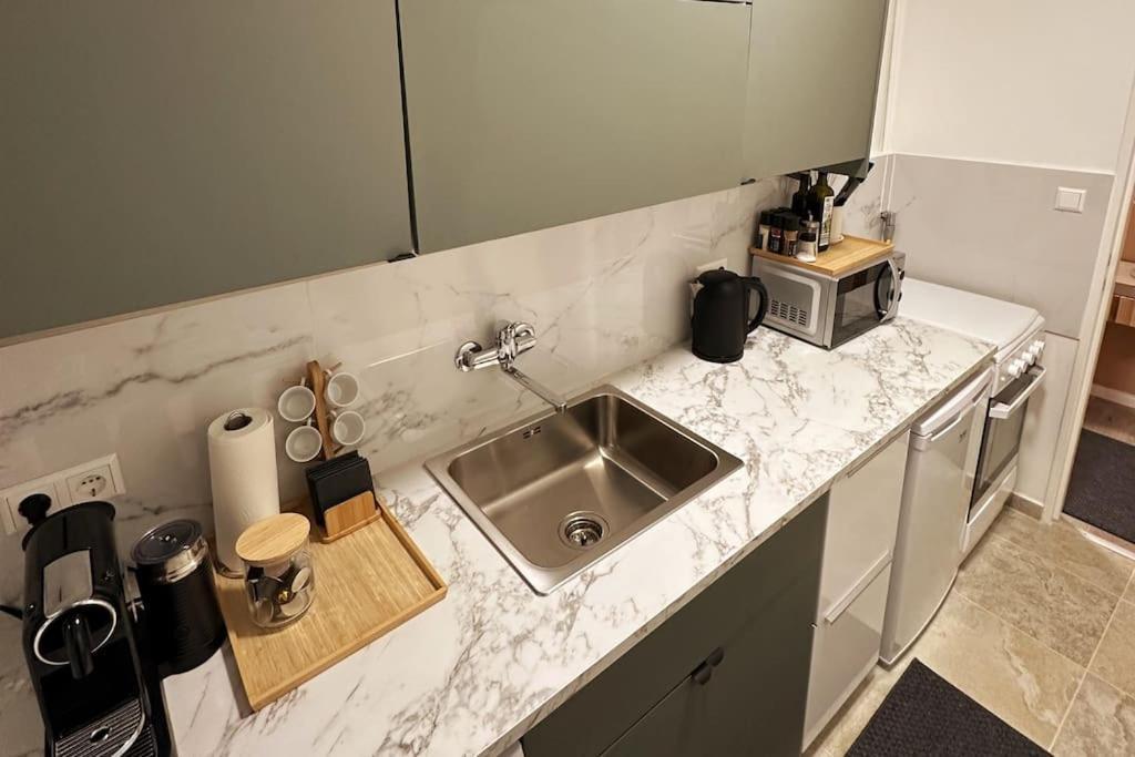 2 Zimmer Apartment Mit Parkplatz Berlin Luaran gambar