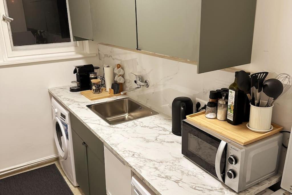 2 Zimmer Apartment Mit Parkplatz Berlin Luaran gambar