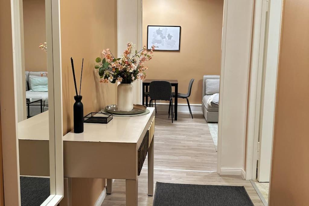 2 Zimmer Apartment Mit Parkplatz Berlin Luaran gambar