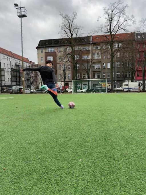 2 Zimmer Apartment Mit Parkplatz Berlin Luaran gambar
