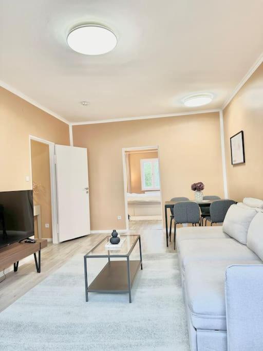 2 Zimmer Apartment Mit Parkplatz Berlin Luaran gambar