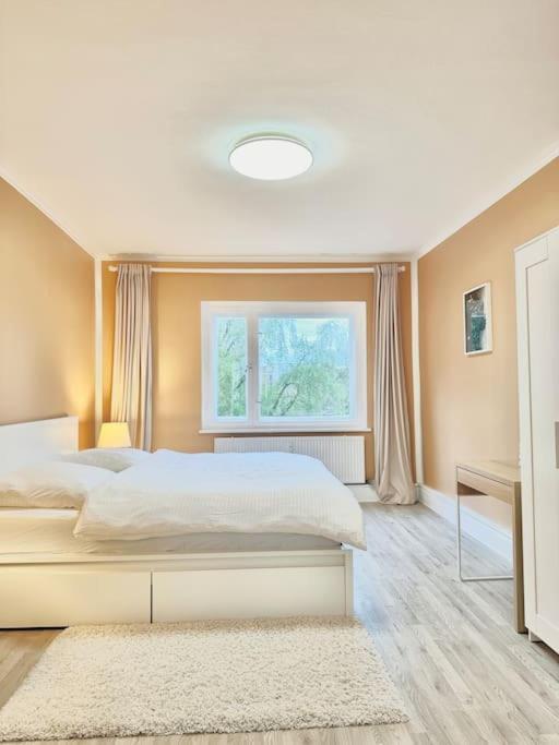 2 Zimmer Apartment Mit Parkplatz Berlin Luaran gambar