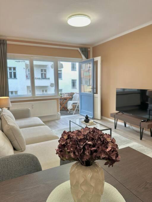 2 Zimmer Apartment Mit Parkplatz Berlin Luaran gambar