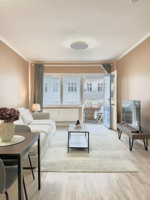 2 Zimmer Apartment Mit Parkplatz Berlin Luaran gambar