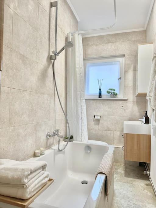 2 Zimmer Apartment Mit Parkplatz Berlin Luaran gambar