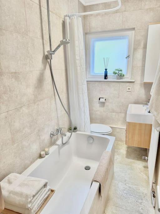 2 Zimmer Apartment Mit Parkplatz Berlin Luaran gambar